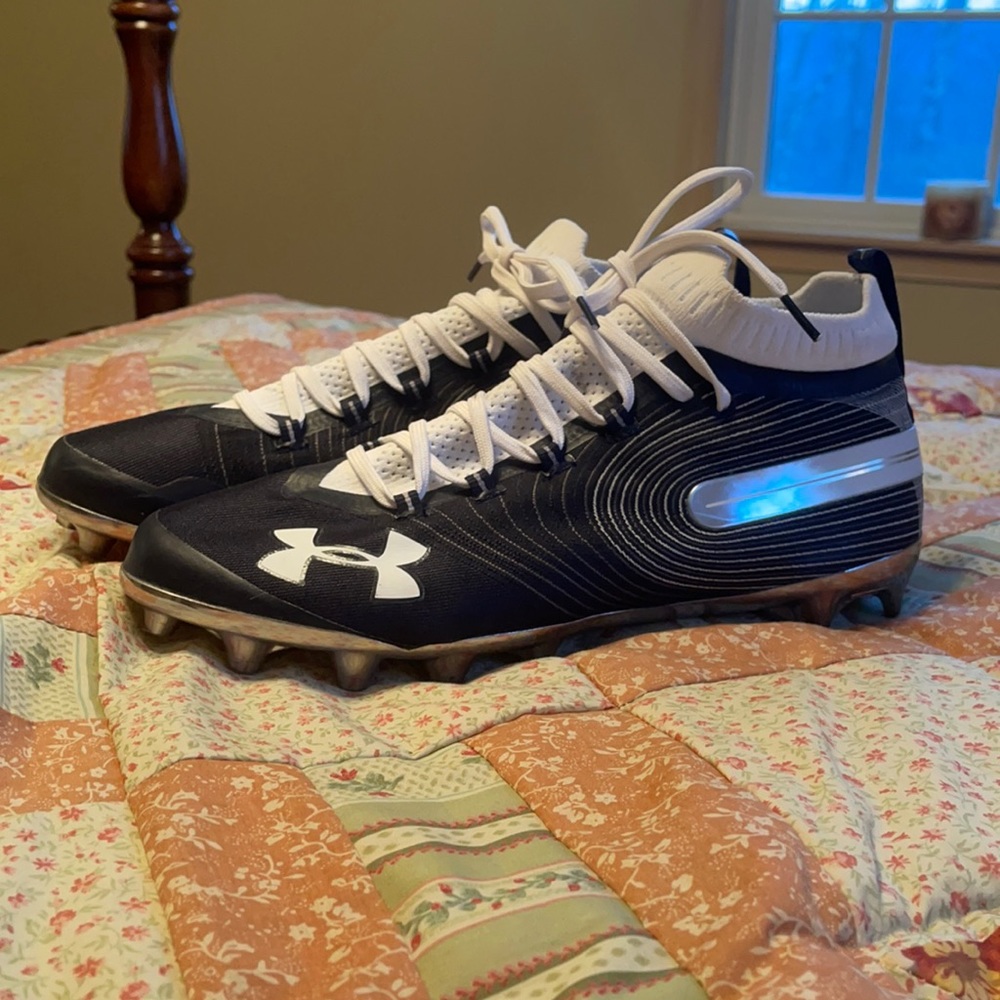Under armor spotlight cleats